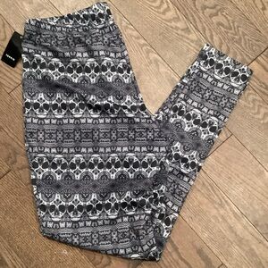 Torrid Black/White Skull Pants - Size 0 - NWT
